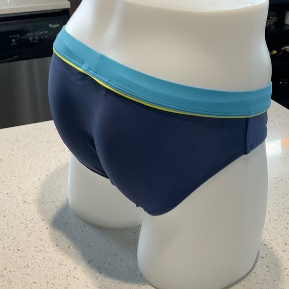 UXH swimsuit - Picture 2 of 6